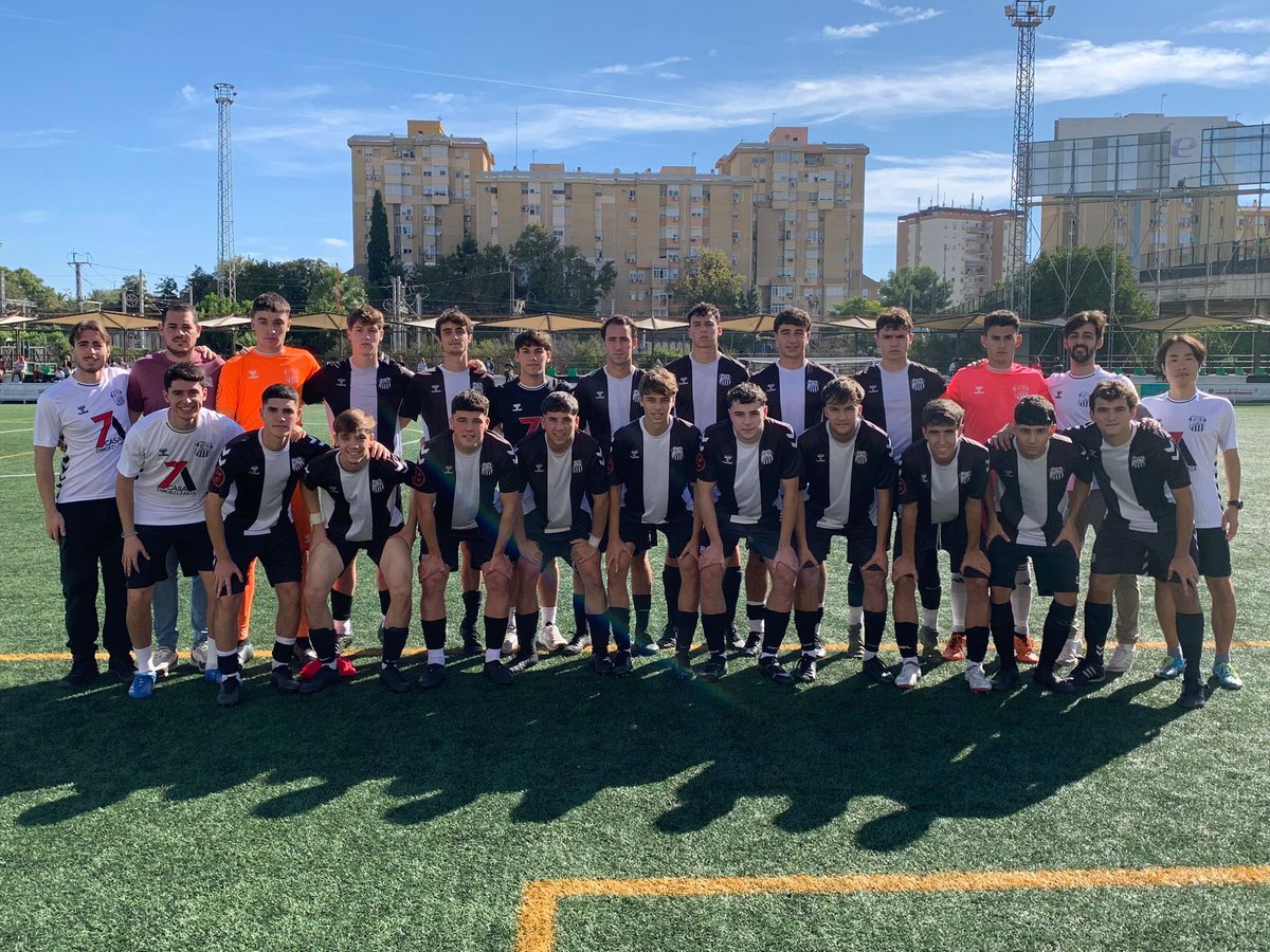 #CalaveraCFJuvenilB 

✅ Espectacular goleada de nuestro juvenil, que sigue con su racha y suma tres triunfos seguidos. Los chicos de <a href="/SamuelMacias92/">Samuel Macias Mateo</a> vencieron por 6-0 al <a href="/SanRoqueLepe/">CD San Roque de Lepe</a>.

⚽️ Gonzalo, Anguas, Elices, Nolasco, Adri Fernández y Javi Pérez del Boz, los goleadores.