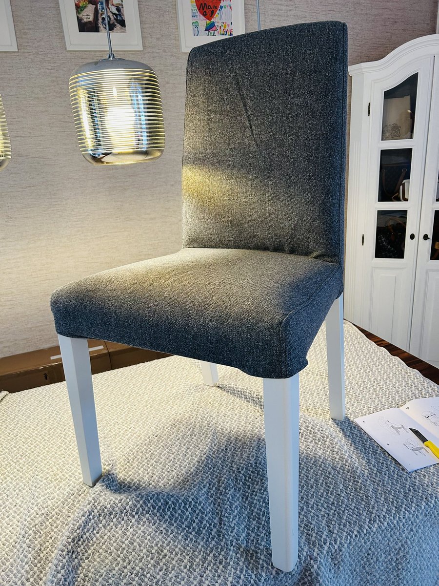 Breitlinger1's tweet photo. #IKEA #LifeHacks  die meisten @IKEA Möbel werden mit einem #Inbus zusammen montiert, der nach der Nutzung in den Müll wandert oder bald nicht mehr auffindbar ist. Das ist weder sinnvoll noch nachhaltig. Ich klebe jeden mitgelieferten Inbusschlüssel nicht sichtbar/versteckt in das damit zusammengesetzte Möbelstück. Sollte also (wie so häufig) nach einer gewissen Zeit, eine Schraube am Möbelstück locker werden, suche ich den versteckten Inbusschüssel und habe das passende Werkzeug immer zur Hand.