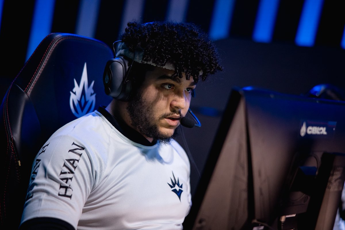 Venho anunciar que estou free agent e ouvindo propostas para o ano de 2025.
Referências: <a href="/TurtleGabriel/">Coach Turtle</a> <a href="/BeellzY/">BeellzY</a> <a href="/AlocsMania/">Alocs</a> @k0gaxd 
DM aberta para contato

Rt's são bem vindos