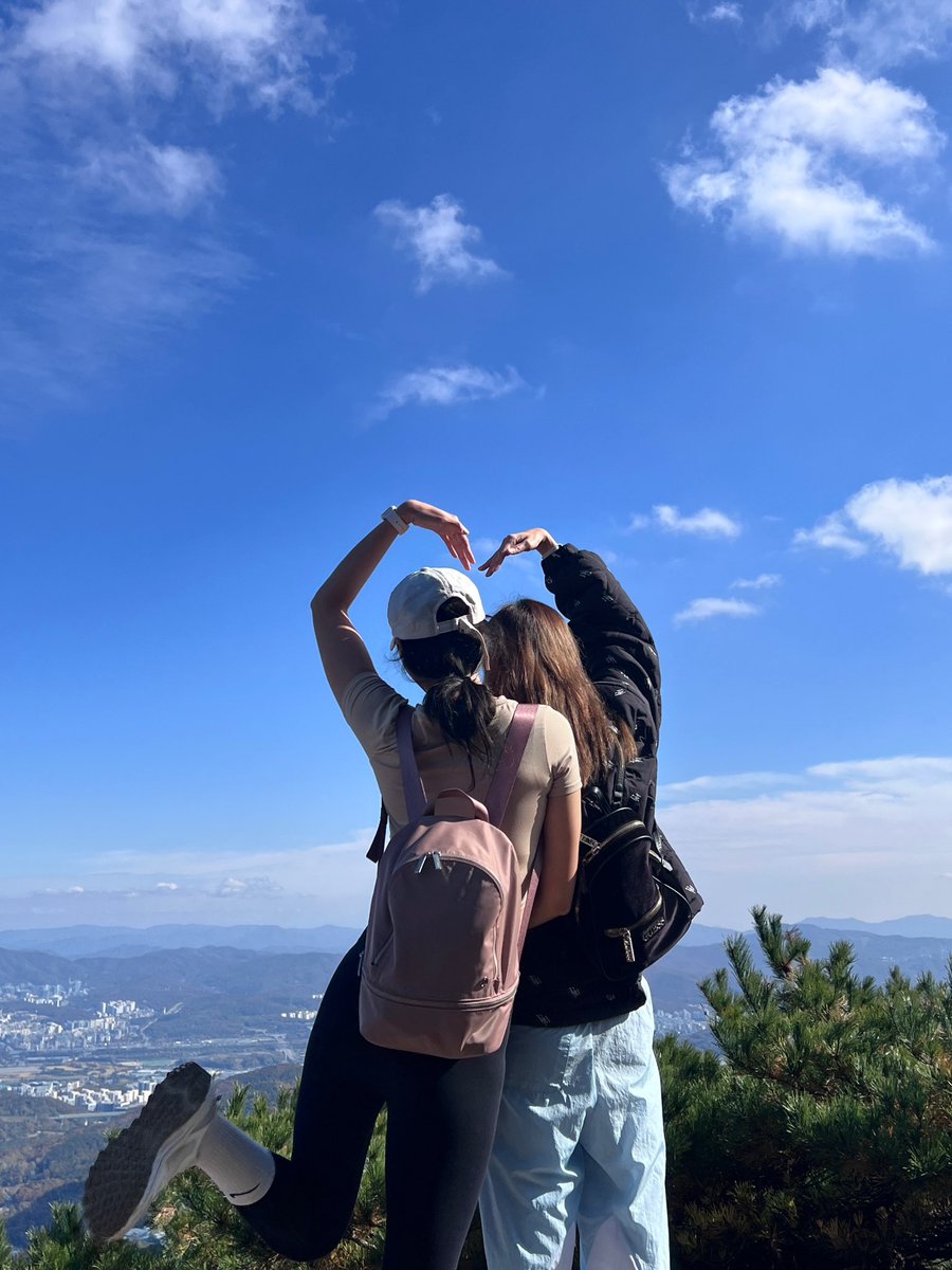 WFKSecretNumber's tweet photo. [WEVERSE UPDATE] - Léa

오늘도 하루의 시작은 등산🏞️
주말을 알차게 보냈당 !
락키는 뭐했어요 이번주말???

🔗 https://t.co/s89mr6FRGt

#시크릿넘버 #vineent #secretnumber #SECRET_NUMBER #Léa #레아 #SUNSHINELÉA🦩 @5ecretNumber https://t.co/QZ0IdE6Iq5