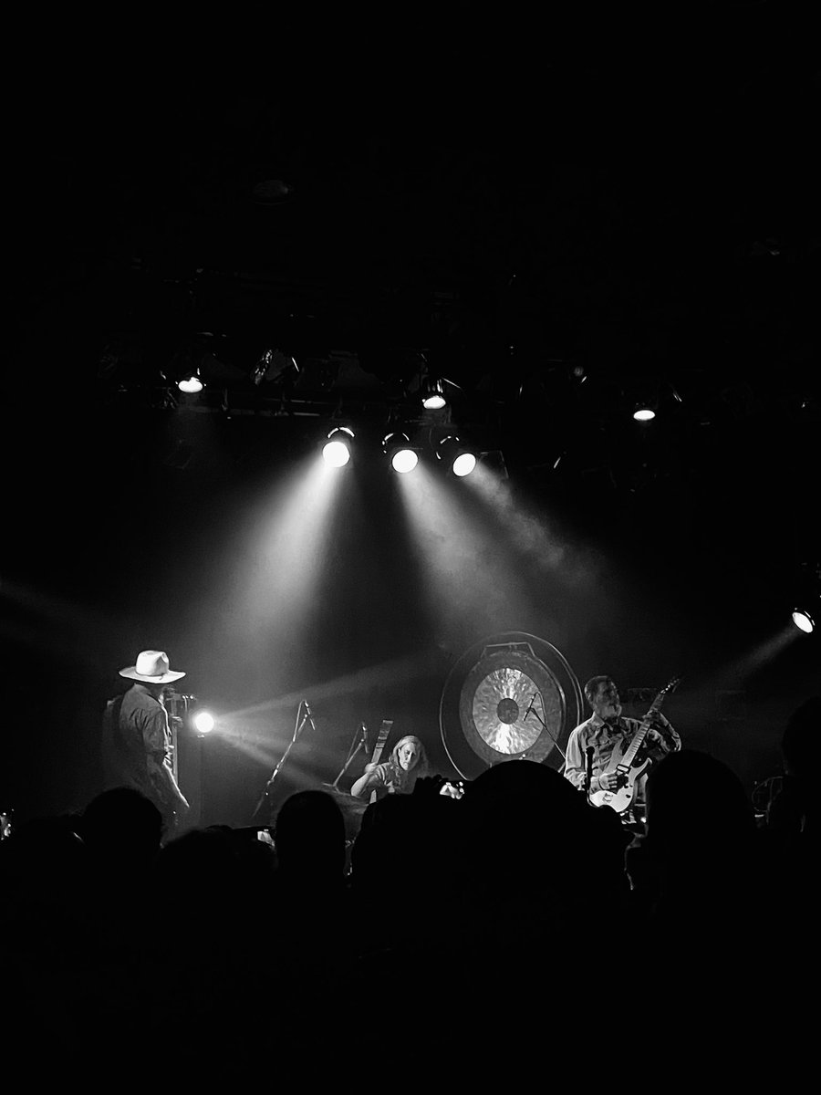 911109red's tweet photo. EarthのEarth 2: Special Low Frequency Versionの全曲演奏を聴くという、奇跡に近い催しに。音源で聴くよりはるかにアンサンブル感があり、ドローンの始祖としてより、隅々に感じるワシントン魂(というより、シアトル魂)に大変感動しました。この1枚はSUB POPのリリースですもんね。#ltab #ltab2024 https://t.co/cH5rYPVWn1