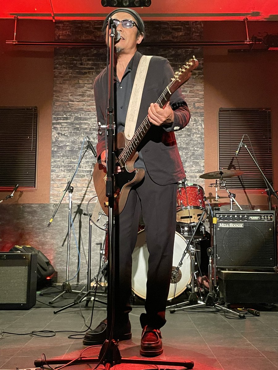 hs19620321's tweet photo. The Monkey Business
*確か前回の前座ん時はリードギタリストとデュオだったが今夜はバンドで!カッチョEかったー!
#TheMonkeyBusiness
#鈴鹿EGG https://t.co/0ynGxQBzG6
