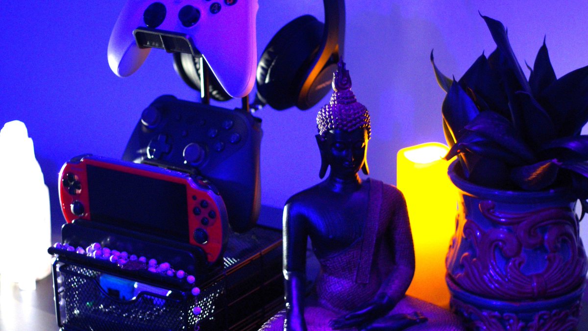 SpiritGameBlog's tweet image. Please enjoy some product photos I took, testing out a very useful controller + headphone desk stand, for the KDD store! Find a review of it on my IG. Link in my Bio.  - Store: Instagram.com/kddstoreoffici…

#controllerstand #lifestylephotos #amazonluna #psvita #xboxonecontroller