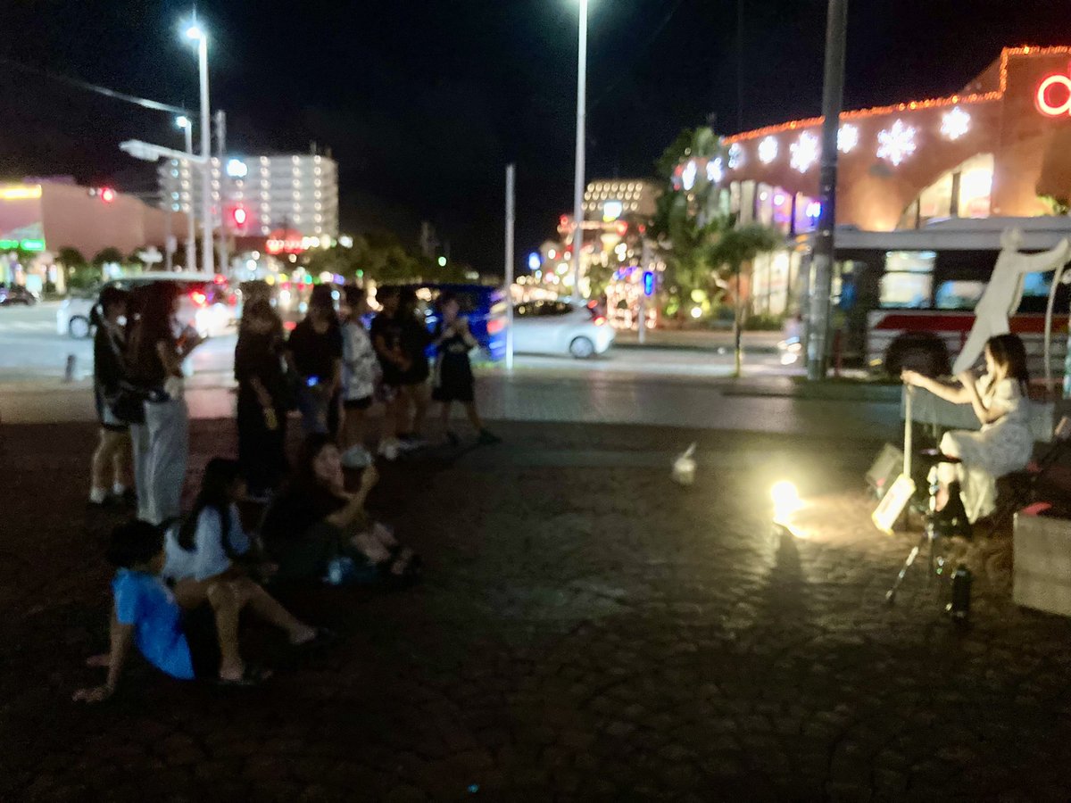 showtokkyu_higa's tweet photo. という訳で！雨上がりの美浜路上ライブ！
3組ハシゴしてきました！沢山の方に立ち止まって聴いていただき、ありがとうございましたー！
カホン、楽しいなー！！🙌

MASSY、Youkaさん、知豊＆なかだまう、ありがとうございました！
またやりましょう！

#カホン https://t.co/fRkNEgulJh