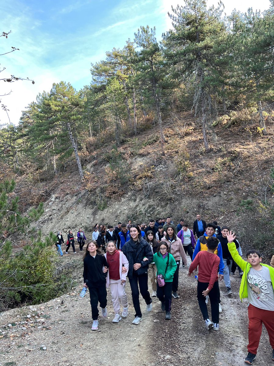 ergl_burak's tweet photo. 10 Kasım Atatürk’ü Anma Günü Doğa Yürüyüşümüzü Bülbül Pınarı Eko Turizm rotasında gönüllü gençlerimiz,Yeşilay İlçe Temsilciliğimiz ve sporcularımız ile gerçekleştirdik.#eldivan #10Kasim #yeşilay https://t.co/zdHm7HfoeD