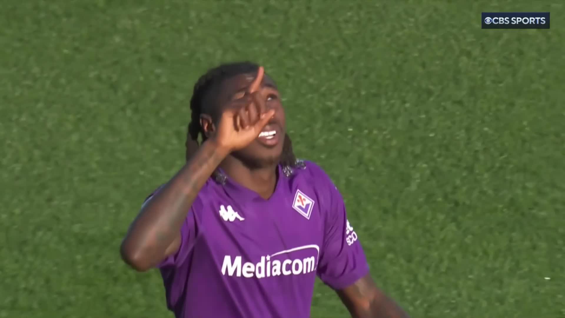 Moise Kean in perfect form to strike the first goal for Fiorentina 👏