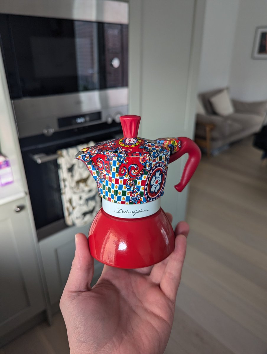 markxmitchell's tweet photo. @R11Gordon @dolcegabbana You're a man of taste. I use this wee pot every morning https://t.co/rR8wr53xIY