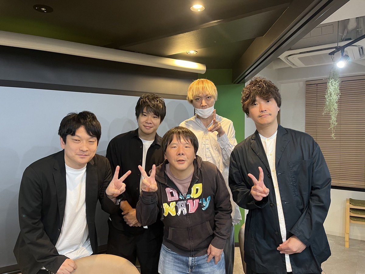 interestingt's tweet photo. 今日はボイトレ教室vocalabのHAYATO先生主催のトークライブを見に行かせて頂きました！
映像プロデューサー菱田啓介さんとディレクター北尾賢人さんのトークライブでした！テレビ番組の制作の裏側などいろいろお話が聞けました！
打ち上げも参加させてもらい色んなお話も出来ました！充実した1日でした https://t.co/A5nSrwl88G
