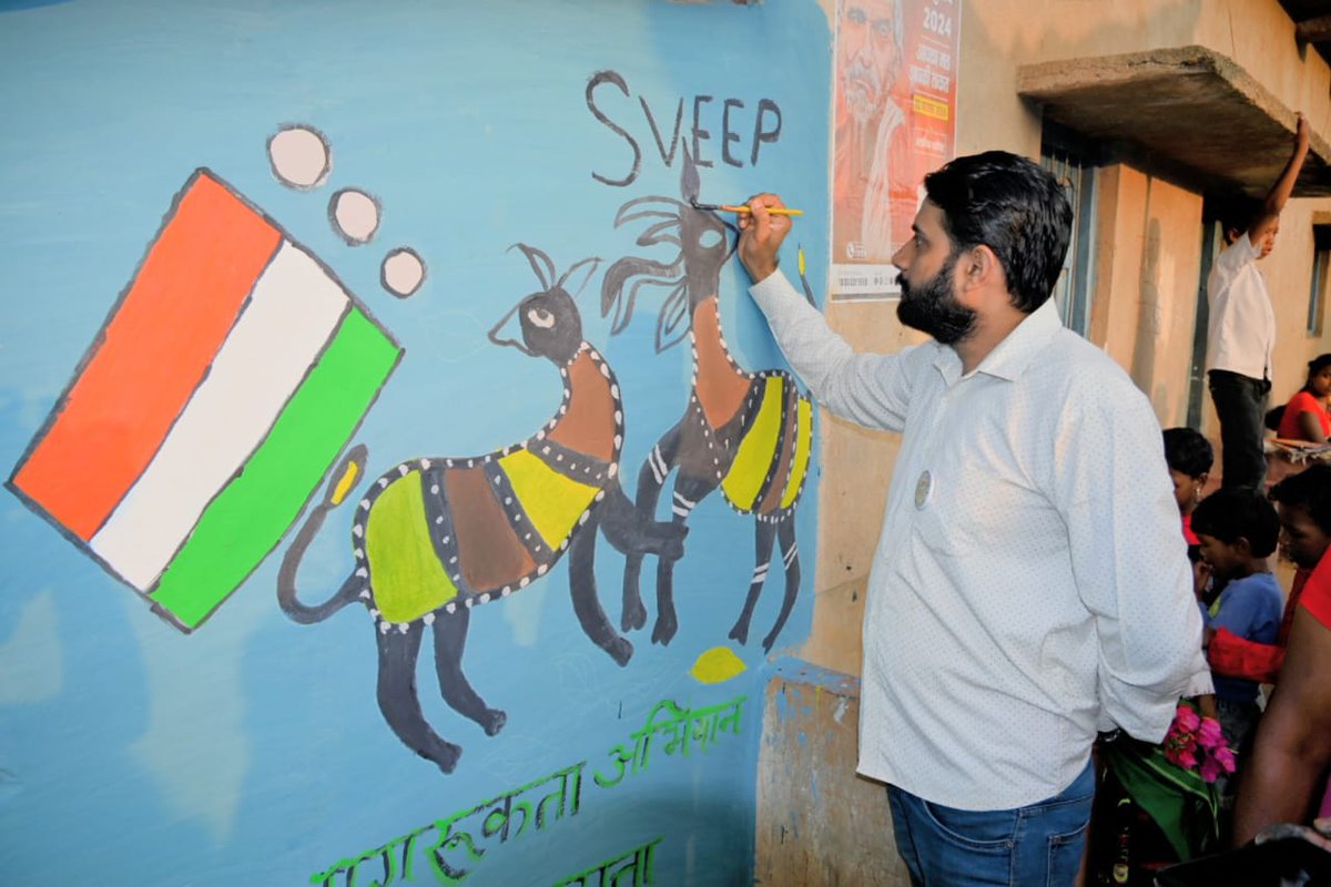 dyelegrd's tweet photo. इसके तहत विभिन्न घरों में पेंटिंग किया गया। पेंटिंग कर सबसे सुंदर सोहराई चित्रित घर, स्वीप, वोट गिरिडीह वोट, वोट फॉर गिरिडीह, मेरा वोट मेरा भविष्य, मतदान तिथि जैसे दीवार लेखन का कार्य किया गया।
#VoteDeneChalo
#PollDay20November
#VoteKaregaGiridih https://t.co/RCfc4Rf5TM