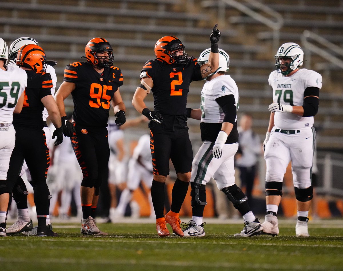 MARCO! 

<a href="/_Mscarano5/">Marco Scarano</a> balled out with 13 tackles including two for a loss to lead the Tigers.

#JUICE 🍊🥤