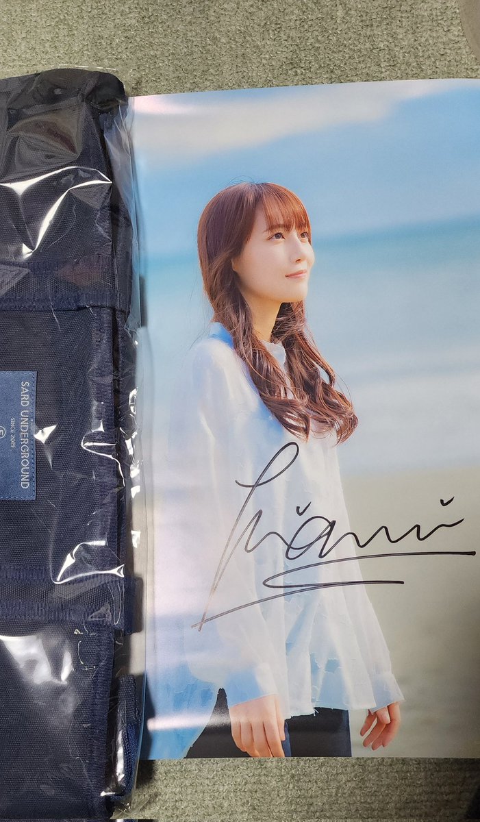 amru3m6U2QLBbK3's tweet image. Musingで購入したツアーグッズが
やっと届きました🚚
トートバックとポスター５枚購入。

ろ美ちゃんサイン入りキター！✨️✨️
やったーー😆✌️

ろ美ちゃんのサイン入りだけ持ってなかったので嬉しすぎです✨️😆✌️🎹
#SARDUNDERGROUND 
#坂本ひろ美
#Musing