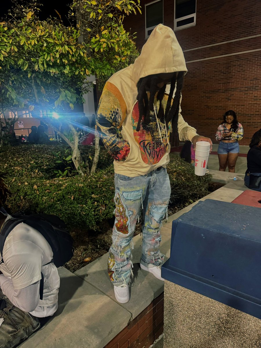 BamRipSouljas's tweet photo. 📿💜 https://t.co/HQxUXQtIrp