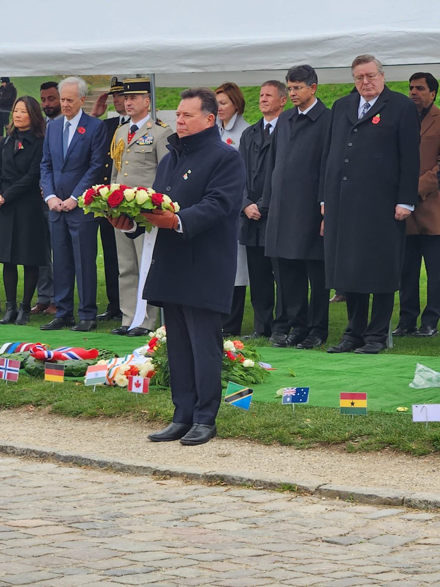 Simon C. Mears tweet media