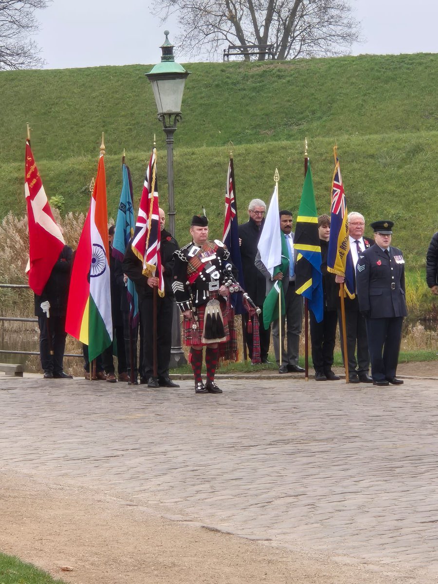 Simon C. Mears tweet media