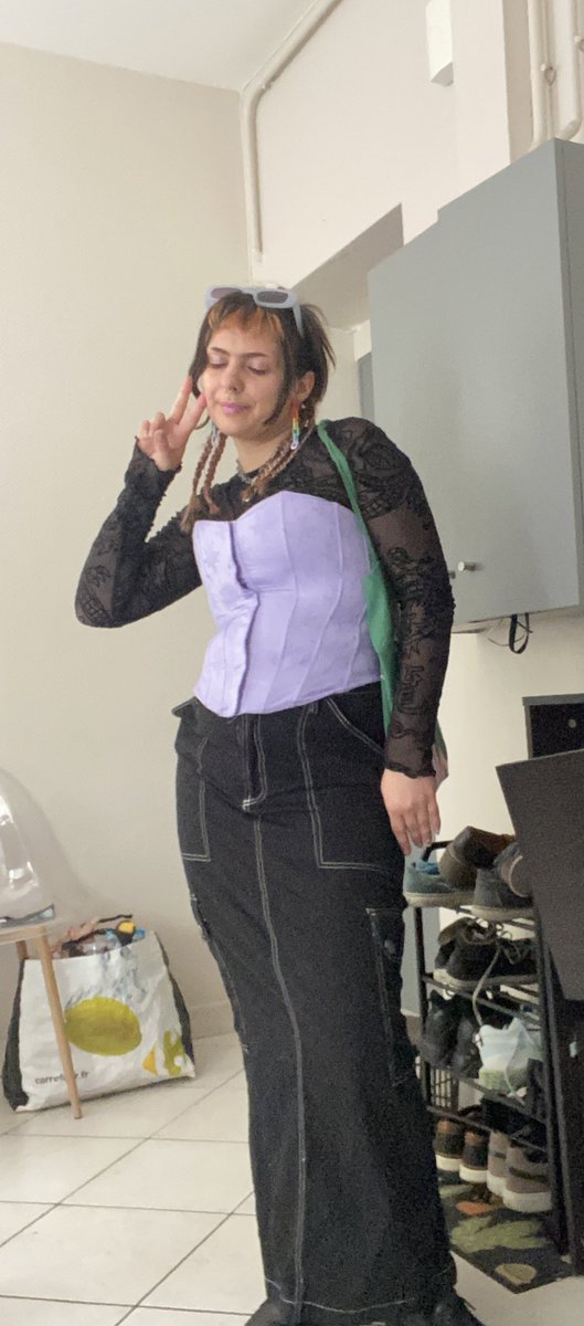 MeckeyL's tweet photo. J’avais également slay l’outfit https://t.co/Qx3JU1abpu