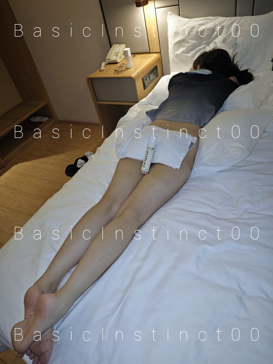 BasicInstinct00's tweet photo. 猜猜云南白药下面是什么颜色😯 https://t.co/LQtkfX99ip