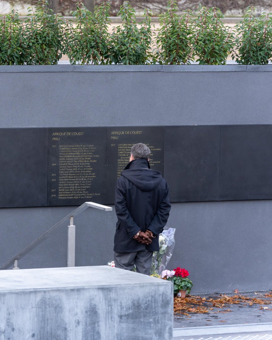 11 novembre 2019, le Président de la République inaugure à Paris, le monument aux Morts pour la France en opérations extérieures. En mots  et dates clés, le récit de ce Haut lieu de la mémoire nationale dans un n° Spécial de Valérien !
linktr.ee/larevuevalerien