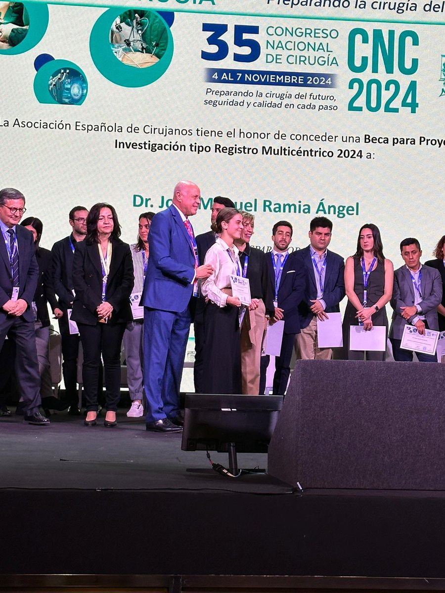 cun_surgery's tweet photo. Volvemos del #CNC2024 @cnaec2024 contentos tras unos días rodeados de amigos y compañeros. Representando @cun_surgery con distintas comunicaciones y ponencias! Regresamos con nuevas ideas 💡 con un premio y una beca para seguir trabajando 💪🏽 https://t.co/DwumVCSLds
