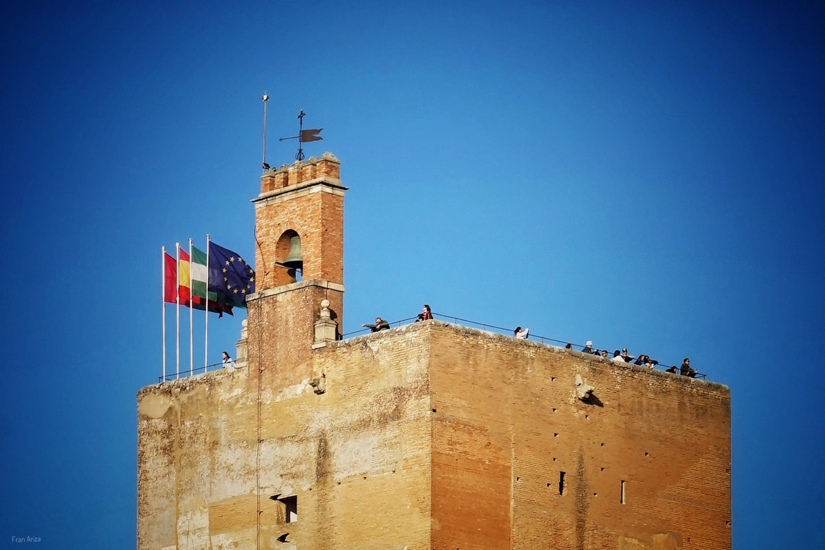 granadaoldpics1's tweet photo. Ayer fue el primer día que las Torres Bermejas se abrieron al público y allí estuve. Hay que felicitar a @alhambracultura por la restauración. La verdad es que te quedas con ganas de acceder a ciertas zonas que por seguridad, lógicamente, están cerradas. Os acompaño alguna de la fotografías que hice y os animo a que subáis a visitarlas. #Granada