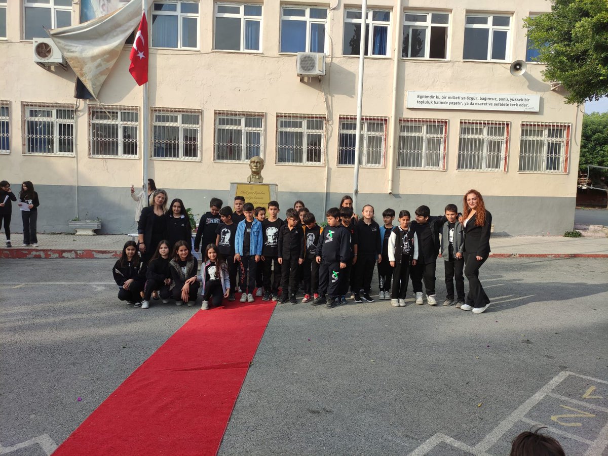 Elvanlioo's tweet photo. 10 Kasım Atatürk'ü anma törenimizden... https://t.co/jKvQlEjqo1