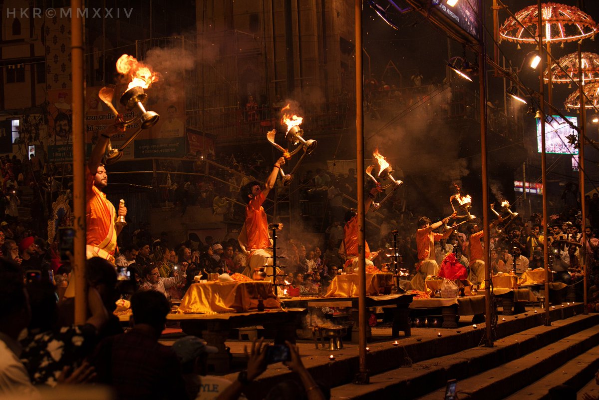 chauchaubhath's tweet image. Yes. The #GangaArati at #Varanasi 's #Dashashwamedh ghat has to be one of the absolute spectacles of our country. All things considered. 😊🙏🏽
#Kashi