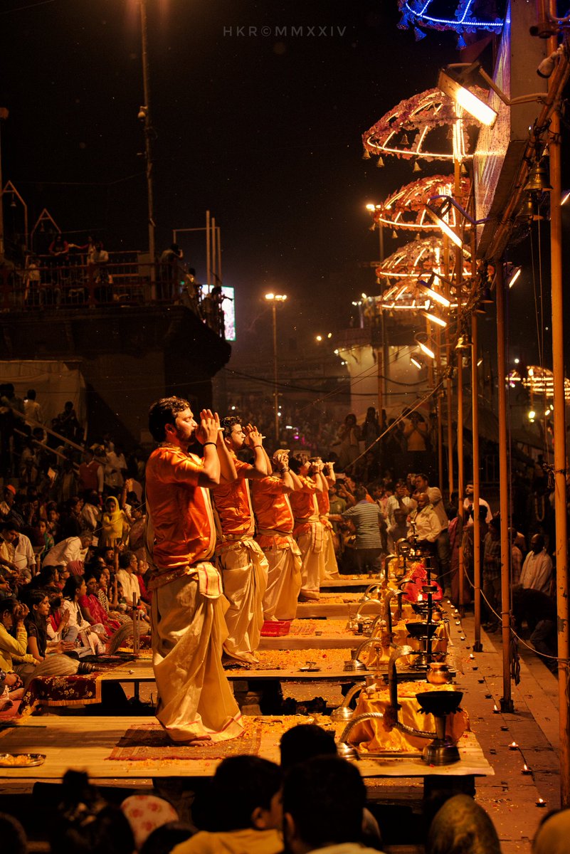 chauchaubhath's tweet image. Yes. The #GangaArati at #Varanasi 's #Dashashwamedh ghat has to be one of the absolute spectacles of our country. All things considered. 😊🙏🏽
#Kashi