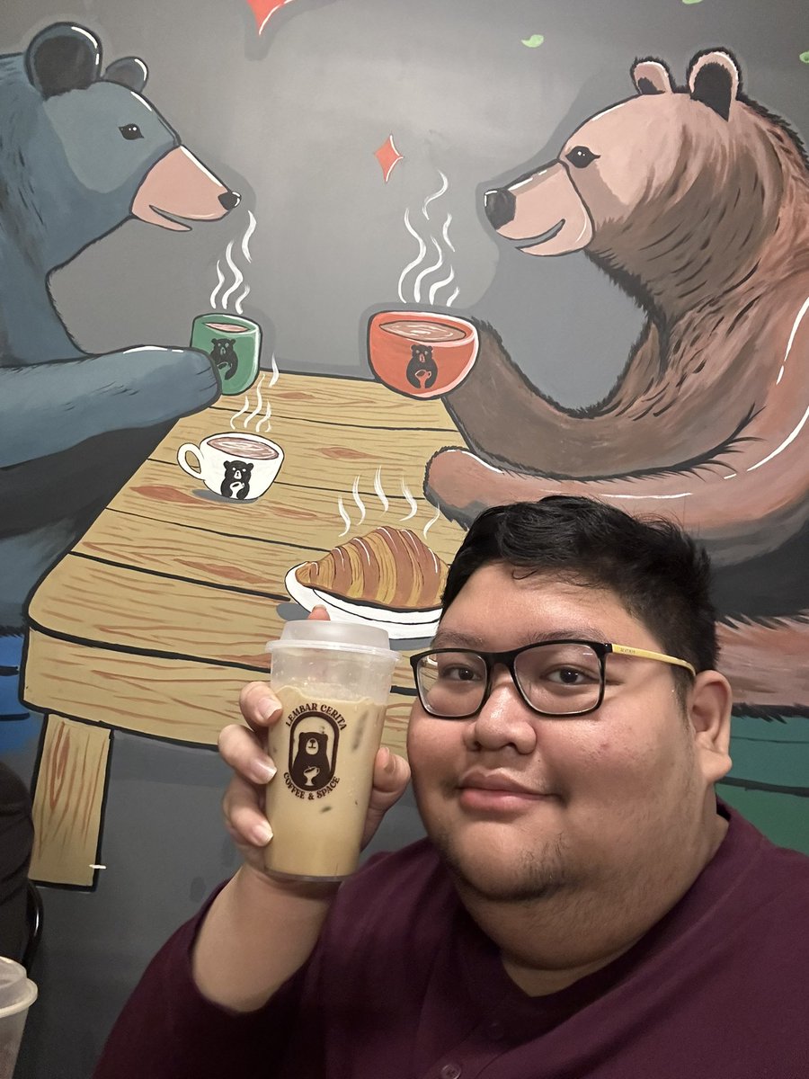 panggilakubay's tweet photo. Beruang lagi minum kopi susu bersama beruang 🫠 https://t.co/RUjqUQWdJF
