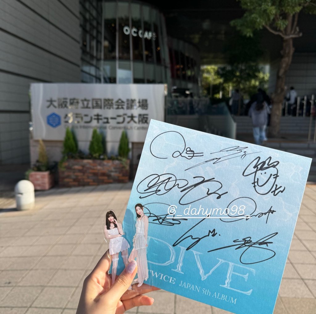 _dahymo98_'s tweet photo. TWICEちゃん、幸せありがとう😭💕
ももちゃんお見送りの時覚えててくれてて
舞台挨拶も目の前にもだち��ん来てくれて
ずっと目線くれてファンサもありがとう😭
#DIVE #TWICE_DIVE https://t.co/nALeHZ9EIU