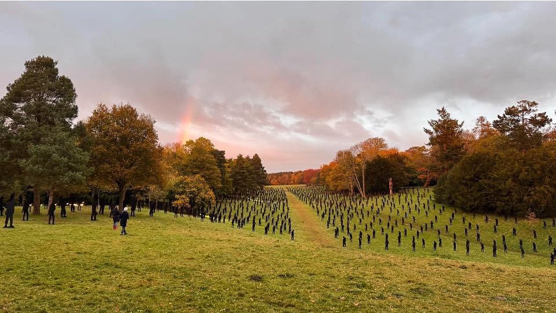On Remembrance Sunday, we honour the courage and sacrifice of our heroes, past and present. To all who have served, we salute you.

📸 : <a href="/standingwgiants/">Standing With Giants</a>, <a href="/StoweHouse/">Stowe House</a> 

#RememberanceSunday #LestWeForget #RememberanceDay2024 🌺 🌺