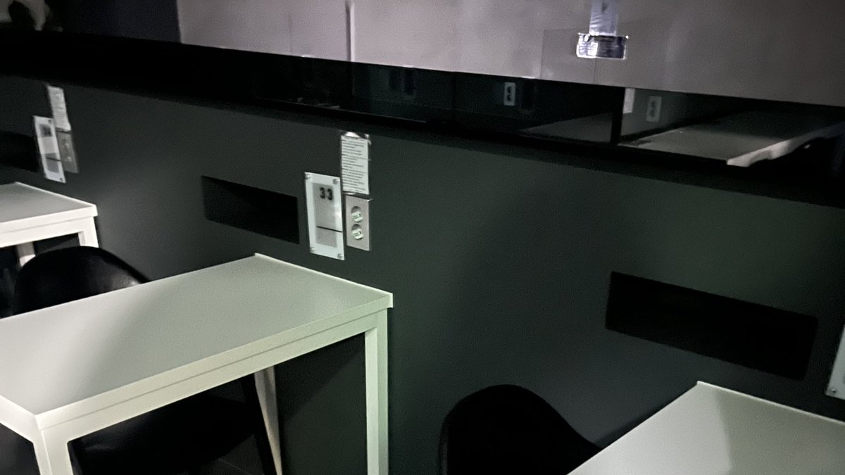 수능 날이 다가오니 이런 저런 생각이 스치네요
최선이 아니었기에 아쉽게 기억에 남은 순간도죽을 힘 다해 최선을 다했던 순간들도 있지만
그런 시간들이 쌓여서 지금의 내가 되었겠죠
수많은 걱정들은 잠시 접어두고 
일단 나 자신을 믿고 수능에 임합시다
모두 최선의 결과를 받기를 응원합니다!!