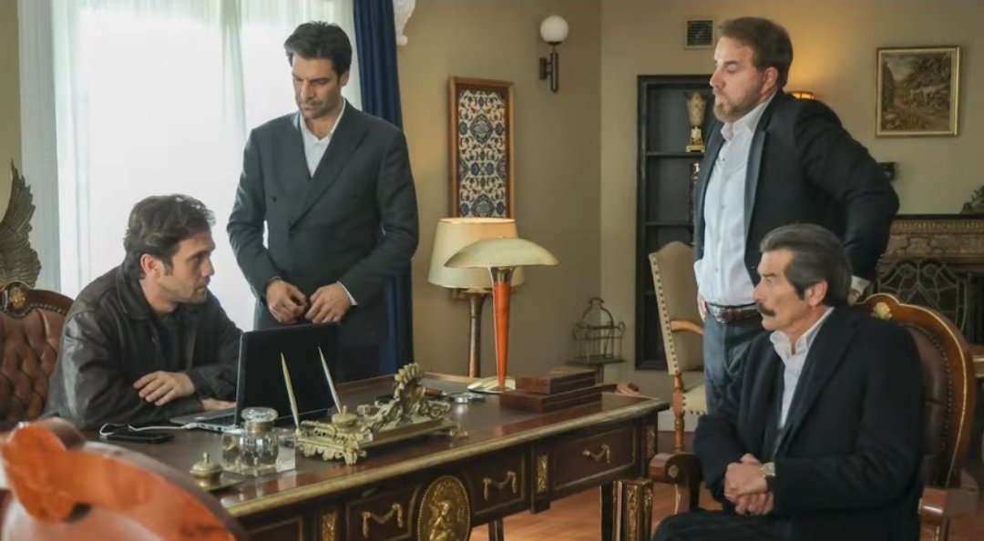 Not Devran sitting there like he’s owning the place 😂🫡

#ArasBulutİynemli | #Deha