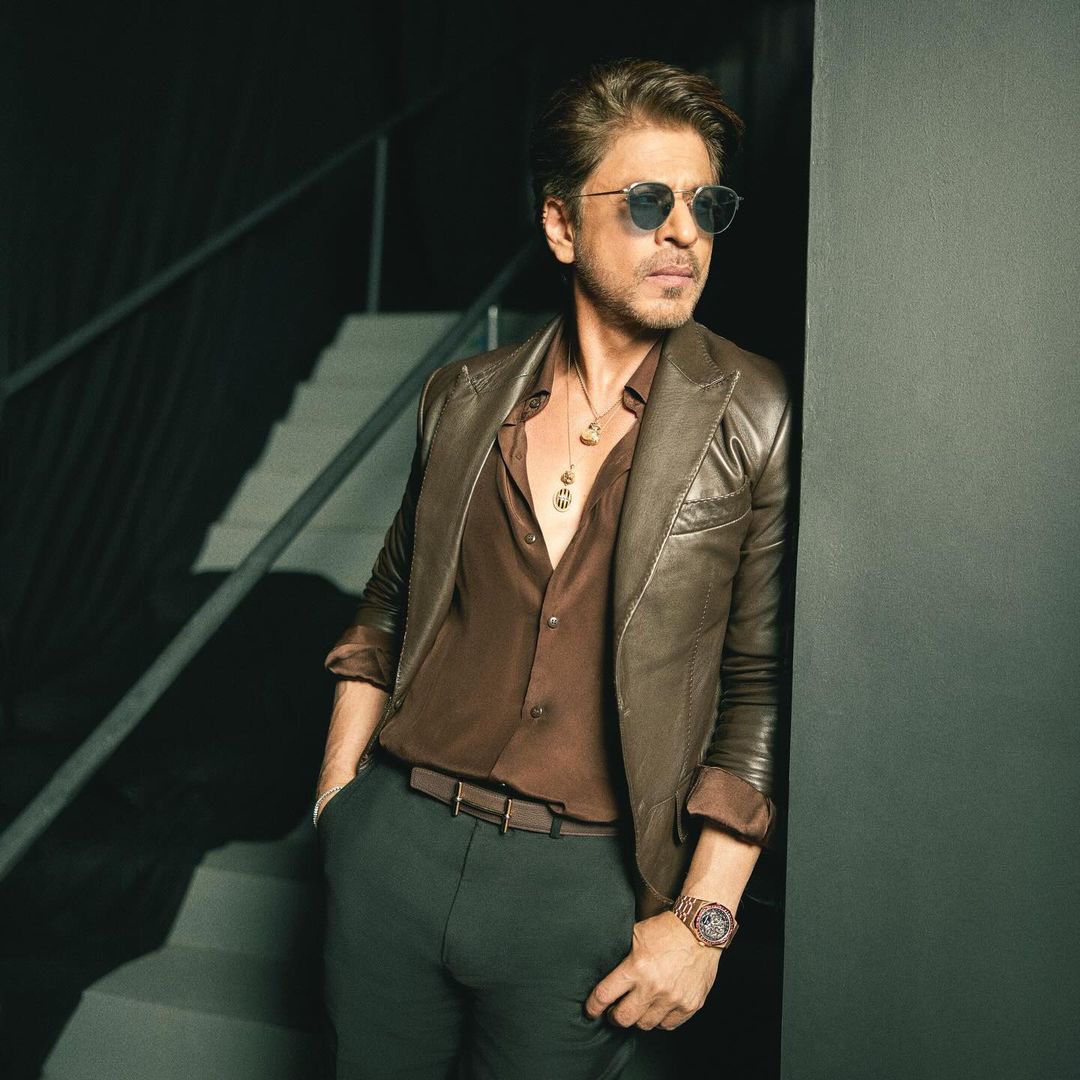 SRKUniverse's tweet photo. SRK looking effortlessly iconic—class, charm, and that unbeatable charisma all in one frame!🔥

@iamsrk @IIFA @ZeeTV 

#ShahRukhKhan #IIFA2024 #iifaawards2024 #SRK #KingKhan #ZeeTV https://t.co/1VDlTUBeBa
