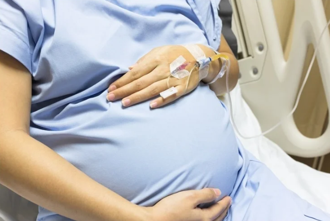 HarrySpoelstra's tweet image. Maternal COVID-19 infection associated with offspring neurodevelopmental disorders

We know this☝️, 👇the possible science to explain it!

➡️"Maternal COVID-19 infection changed the levels of CD4 proliferating T cells, leading to the alterations of astrocytes, endothelial cells,…