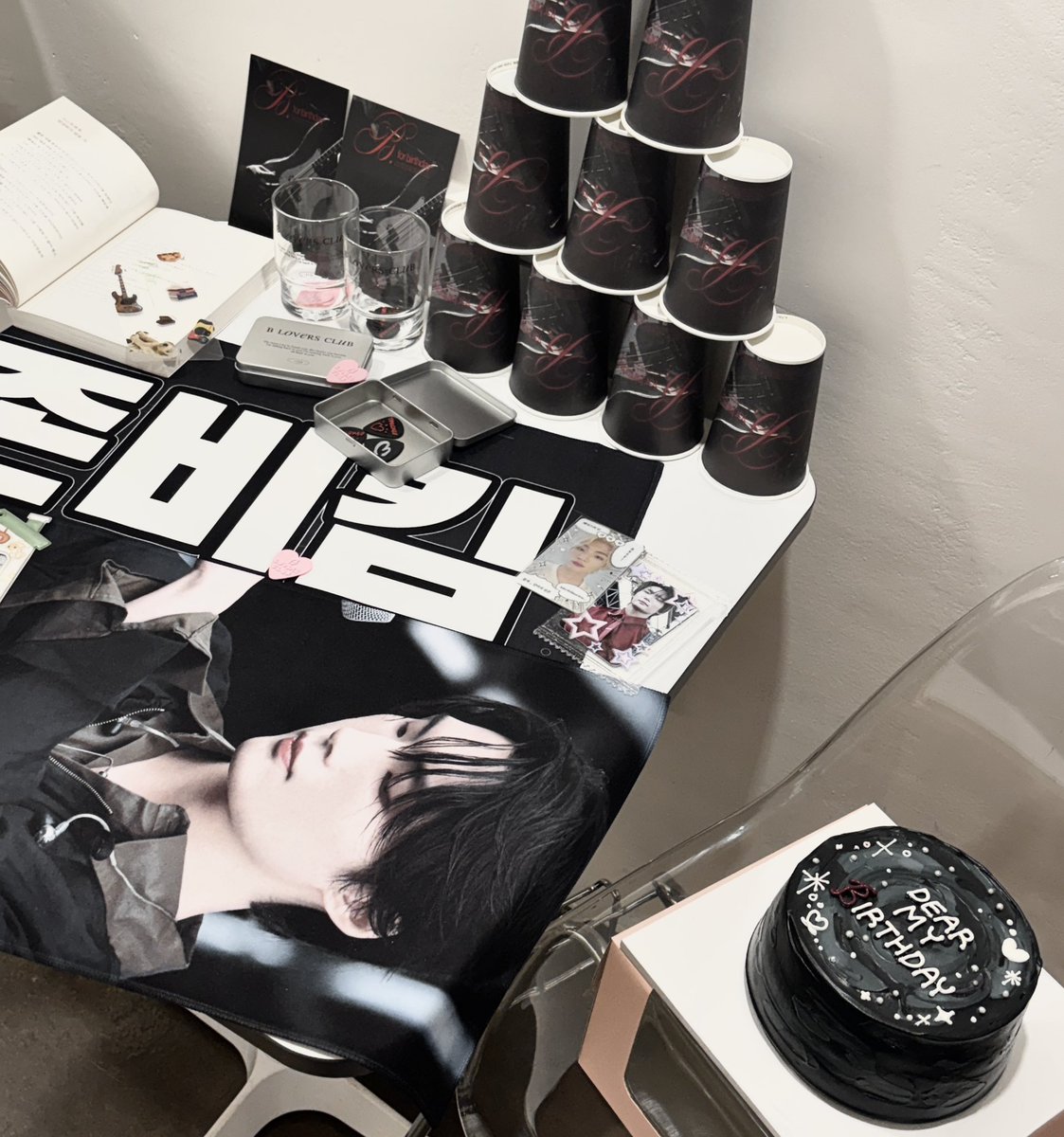 Dolnrock's tweet photo. 비킴의 발자취를 따라... 🐾

#B_FOR_BIRTHDAY 
#B가_있어_완성되는_하루 https://t.co/dZYvJLhX7w