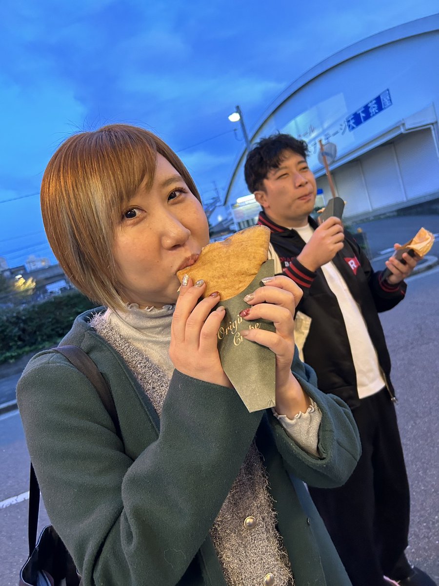 ryuseigun_com's tweet photo. 今週もオリジナルエチュードの稽古。岩倉さん作流星群エチュードはまだまだたくさんあるそうです!
稽古後は稽古場下にあるクレープ屋で小腹を満たす団員たちでした。笑
#劇団流星群 #劇団 #流星群 #演劇 #社会人劇団 #大阪 #西成区 #新今宮 #動物園前 #SPACEHOUSE #カトマンズカフェ #プラネタリウム https://t.co/ks7leeQEZN