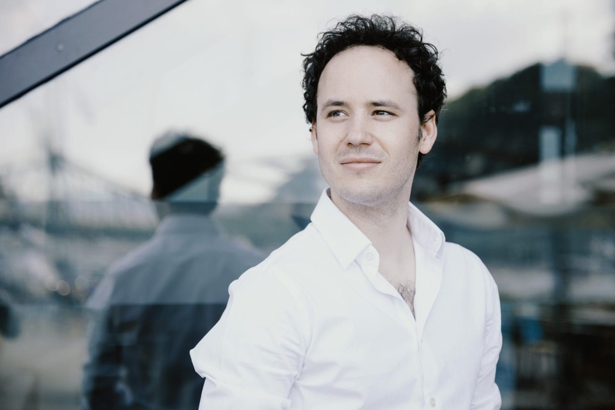 Askonas Holt (@askonasholt) on Twitter photo Tonight, <a href="/gergelymadaras/">Gergely Madaras</a> debuts with Gürzenich Orchestra Cologne conducting Illés, Schönberg and Djordjevic.
Read the full story here: buff.ly/48L2M47 Tonight, <a href="/gergelymadaras/">Gergely Madaras</a> debuts with Gürzenich Orchestra Cologne conducting Illés, Schönberg and Djordjevic.
Read the full story here: buff.ly/48L2M47