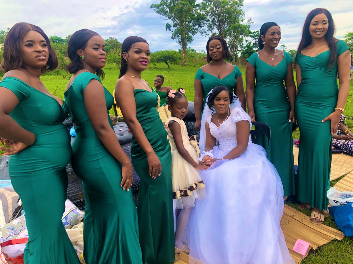 MELL_911's tweet photo. #mycousinswedding had to get dressed “esihlahleni” as is the Zulu tradition 😊 https://t.co/bwYkYTFKkM