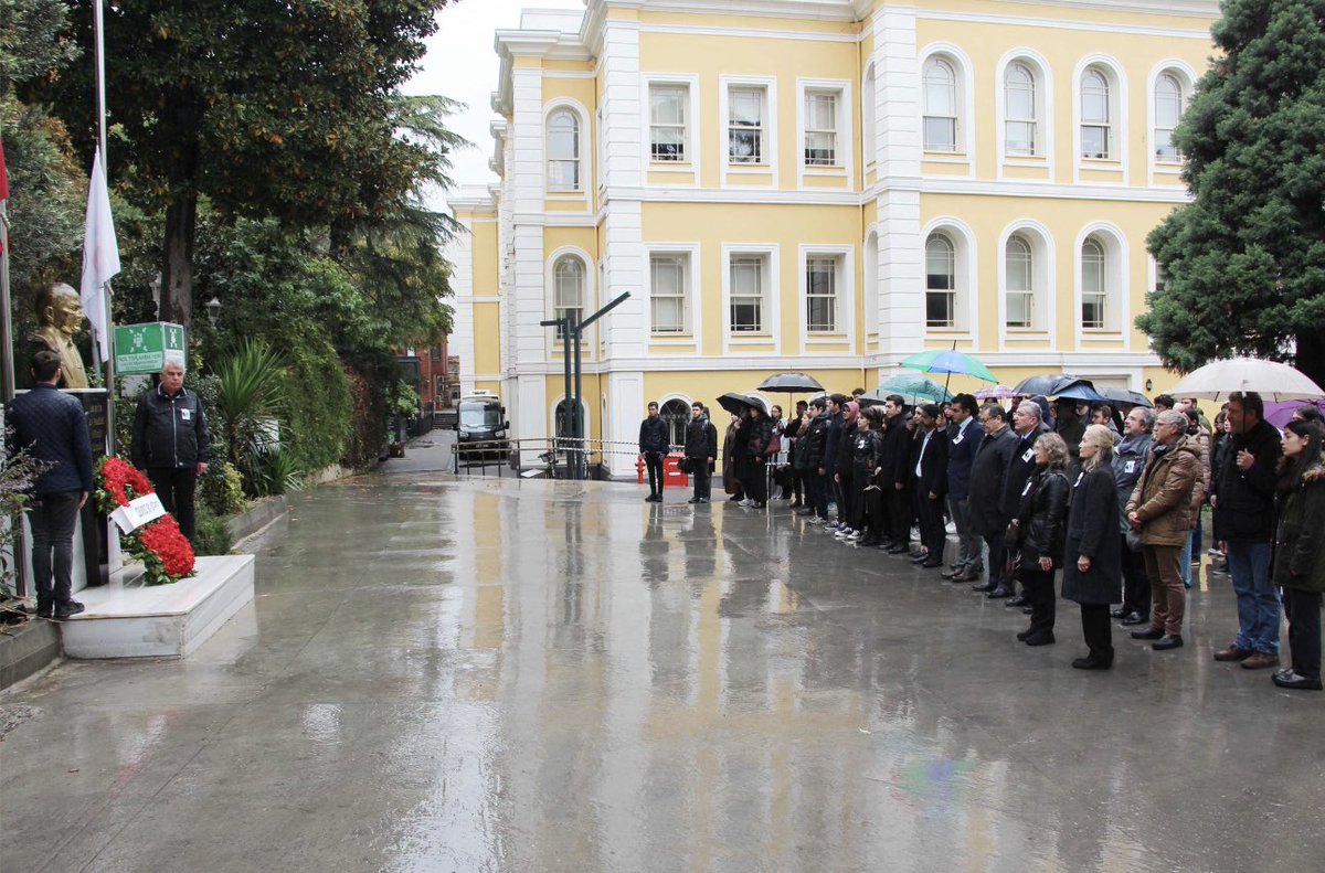 10 Kasım,Aziz TÜRK MİLLETİ için ölümsüzlüğün ispatıdır.Büyük önder ATATÜRK,tüm cihan'a örnek olmuş gerçek dünya lideridir.Vefatının 86.yılında,sonsuz özlem ve saygıyla,kurduğun Cumhuriyette minnetle yaşıyoruz.Ruhun şad olsun ATAM #10kasım193oo
