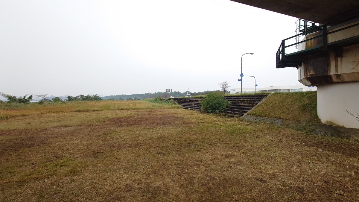 you_ichi846's tweet image. 本日は、毎年恒例 #CleanFace 松浦川河川敷草刈りでした！
雨の影響で、芋煮会当日での実施となりましたが、それにも関わらずご参加いただきありがとうございました☺️🙏
参加者はツリー参照
