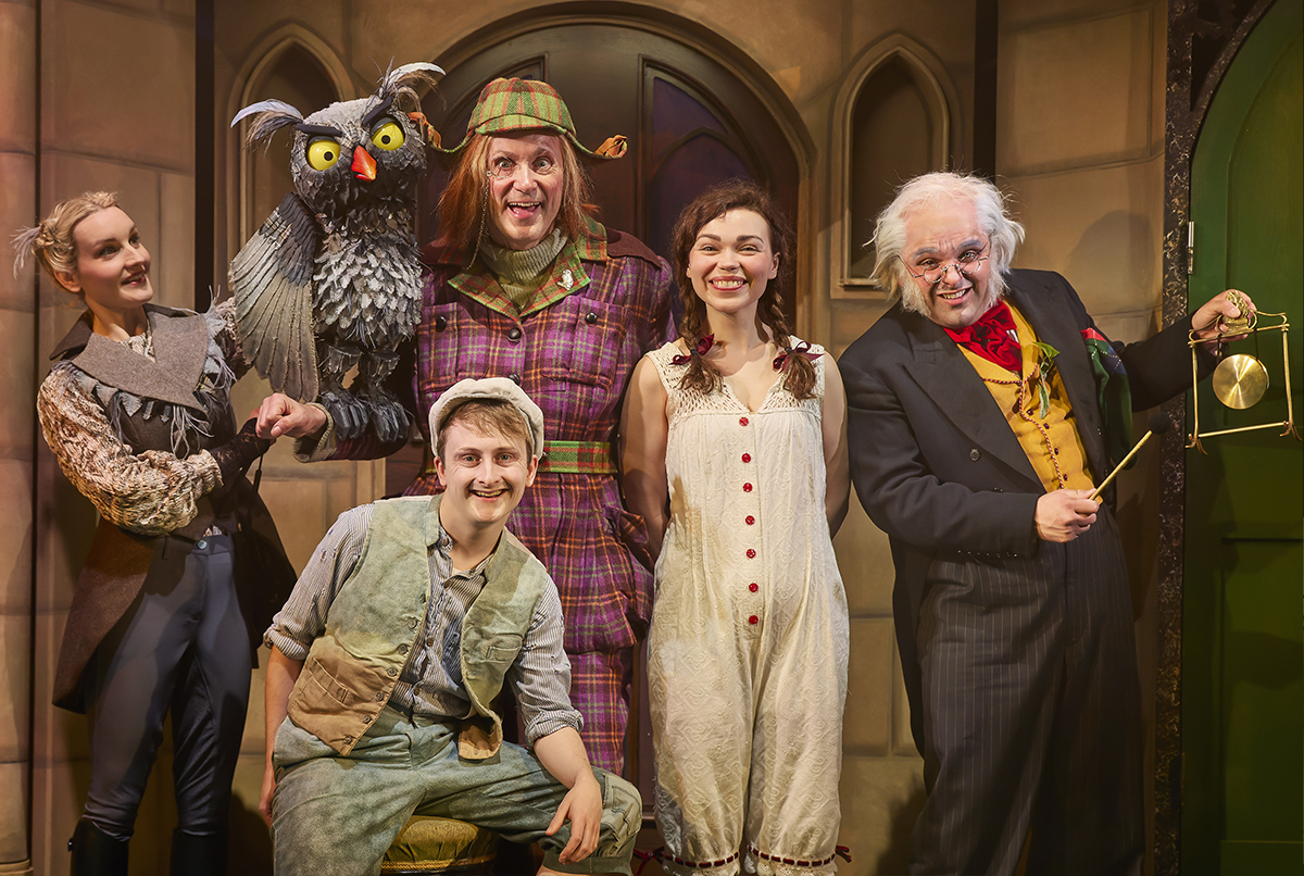 Birmingham Stage Company & David Walliams (@bscwalliams) on Twitter photo Wishing the company of AWFUL Auntie an AWESOME last day on tour 👏
Thanks to everyone who's come along to see us!
And follow <a href="/birminghamstage/">Birmingham Stage</a> for more family shows on stage 🎭 Wishing the company of AWFUL Auntie an AWESOME last day on tour 👏
Thanks to everyone who's come along to see us!
And follow <a href="/birminghamstage/">Birmingham Stage</a> for more family shows on stage 🎭