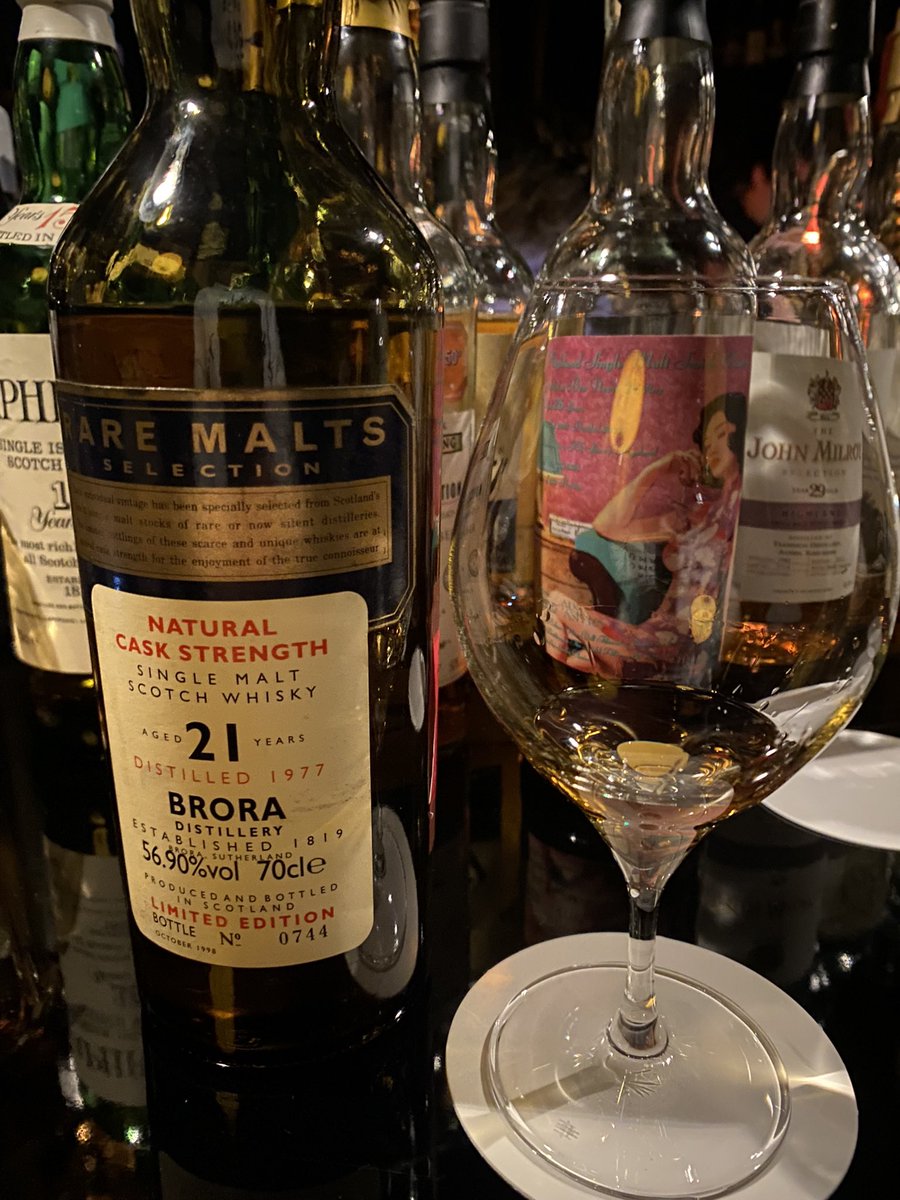 tokanishijima1's tweet photo. アデルフィボウモア最高でした🥃
タリスカー、ラフロイグの麦感、ピートほぼ無しもよき👍
ブローラもほぼ初見ですが、程よいピート缶で美味かった‼️
ありがとうございました🙏
#barsimon https://t.co/e2gdcBDMYc