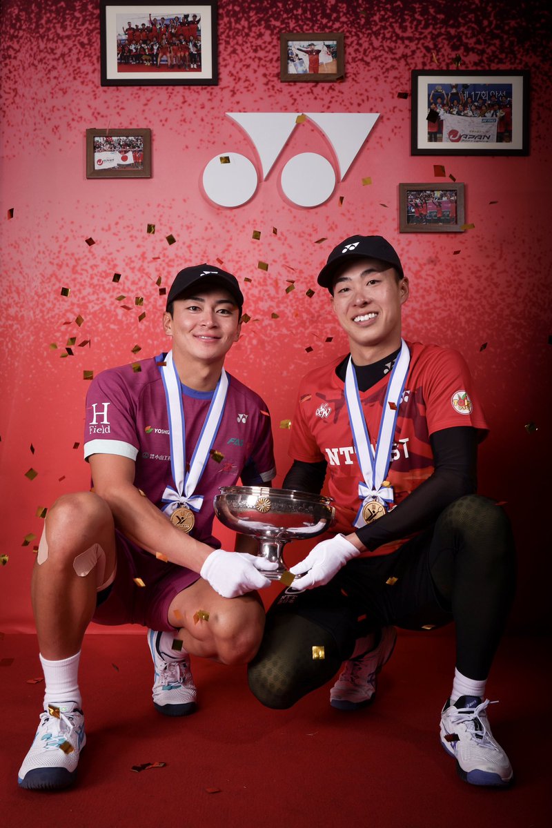 YONEX SOFT TENNIS (@yy_softtennis) on Twitter photo 🏆ソフトテニス全日本選手権2024🏆
【男子チャンピオン】
#船水颯人 (<a href="/hayato_no/">船水 颯人 / Hayato Funemizu</a> )選手
#上松俊貴 (<a href="/toshipon_0611/">上松 俊貴 / Toshiki Uematsu</a> )選手
#ヨネックス #全日本選手権 🗼 #日本一の笑顔 🏆ソフトテニス全日本選手権2024🏆
【男子チャンピオン】
#船水颯人 (<a href="/hayato_no/">船水 颯人 / Hayato Funemizu</a> )選手
#上松俊貴 (<a href="/toshipon_0611/">上松 俊貴 / Toshiki Uematsu</a> )選手
#ヨネックス #全日本選手権 🗼 #日本一の笑顔