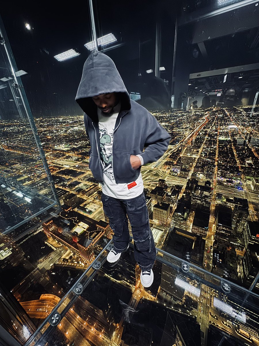 1rarekind's tweet photo. Chicago Nights . https://t.co/BitlerCl4X