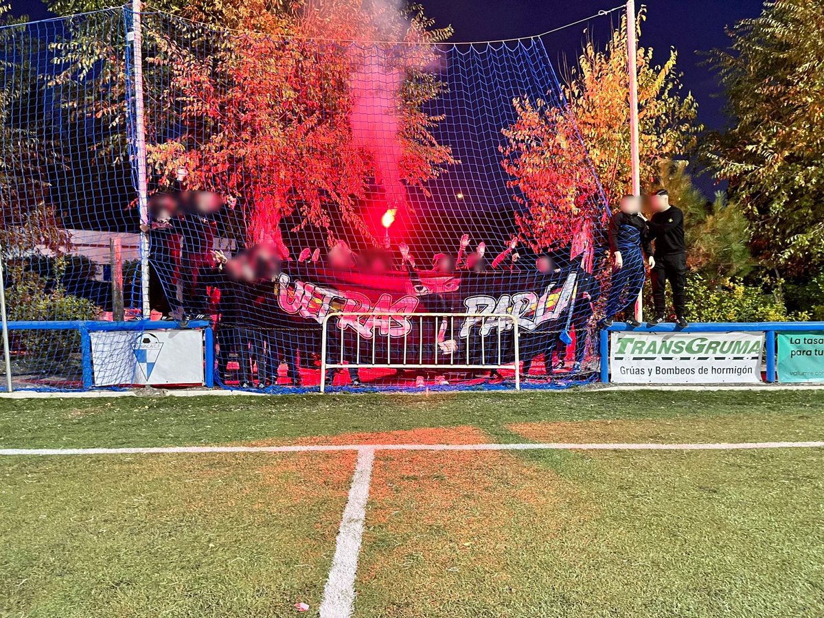 ULTRAS PARLA 1990 tweet media