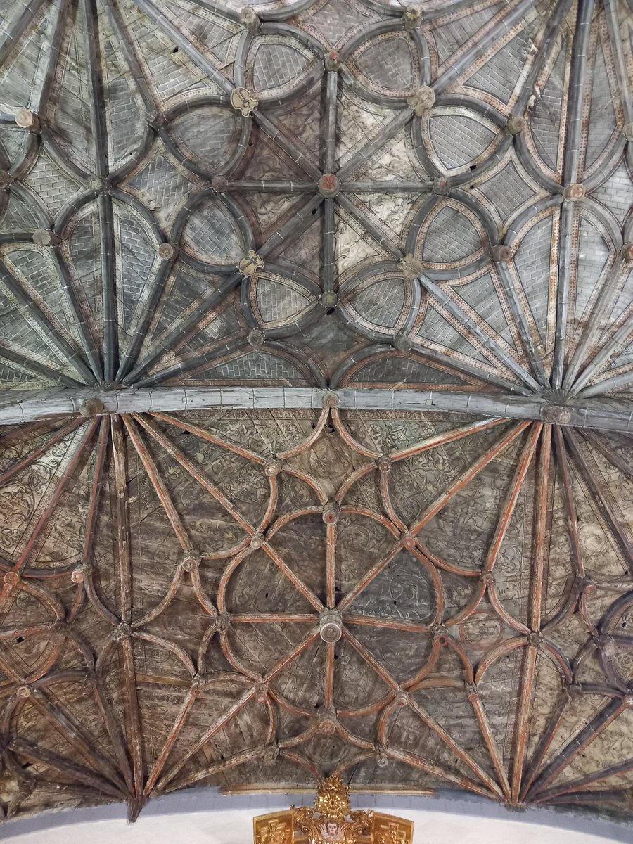 AdamBartsch33's tweet photo. Bóvedas de crucería de madera en la iglesia de San Andrés de Ibarrangelu. Ars Lignea del gótico moderno en el siglo XVI. https://t.co/DlrzPkXlKZ