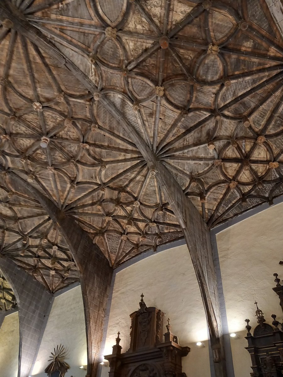 AdamBartsch33's tweet photo. Bóvedas de crucería de madera en la iglesia de San Andrés de Ibarrangelu. Ars Lignea del gótico moderno en el siglo XVI. https://t.co/DlrzPkXlKZ