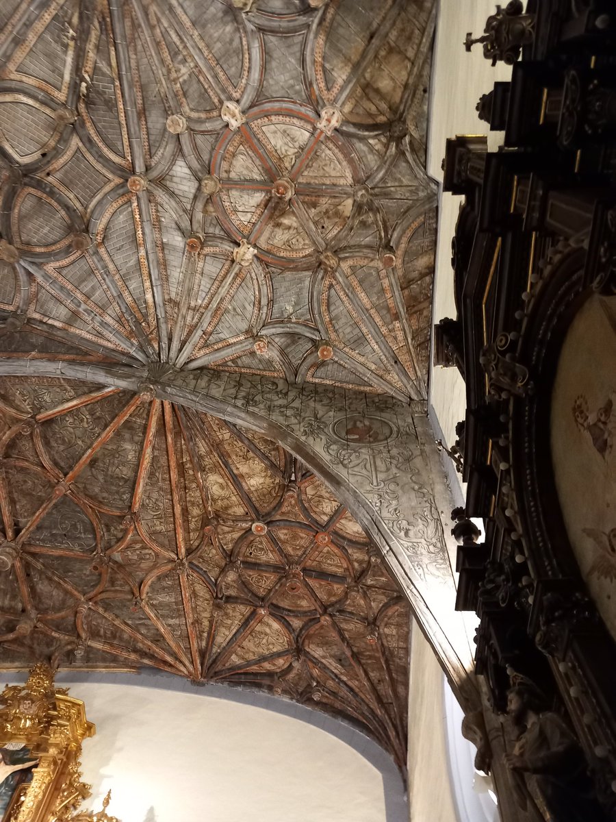 AdamBartsch33's tweet photo. Bóvedas de crucería de madera en la iglesia de San Andrés de Ibarrangelu. Ars Lignea del gótico moderno en el siglo XVI. https://t.co/DlrzPkXlKZ