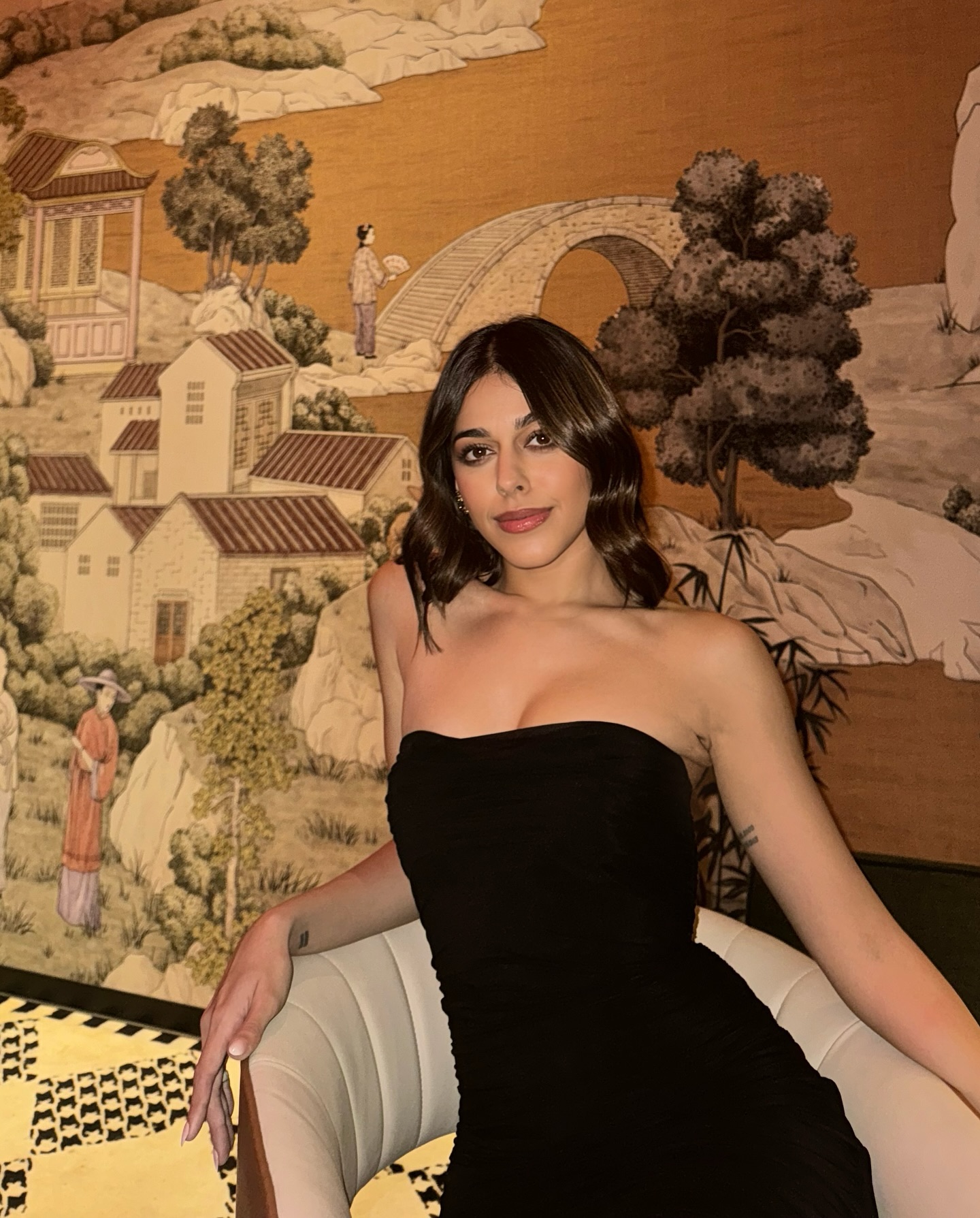 GcBQZshW4AAL2oz?format=jpg&name=large