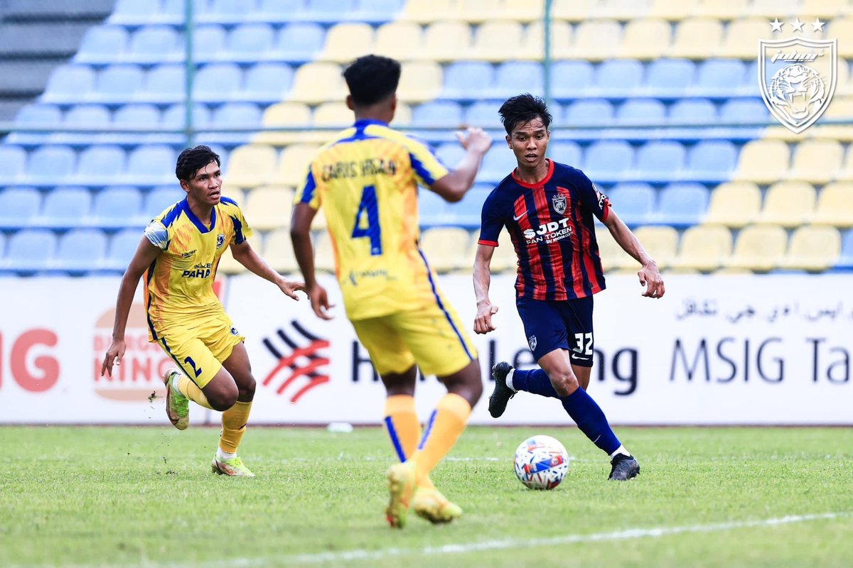 𝗣𝗜𝗔𝗟𝗔 𝗠𝗙𝗟 𝟮𝟬𝟮𝟰/𝟮𝟱

FT: SRI PAHANG [1-4] JDT II
(Alif Mutalib 43’ / Alif Ahmad 45’ / Gabriel Nistelrooy 77’ / Daryl Sham 90’+4)

More photos at facebook.com/share/18B7uPgc…

#SRPvJDT
#PialaMFL
#WhatCanYouDo
#TheTMJeffect
#LuaskanKuasamuJohor
#JDTforAll