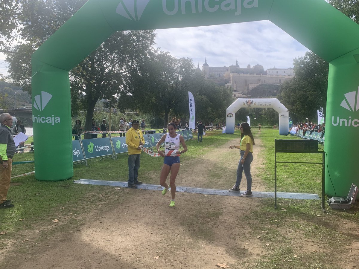 Podio vencedoras femeninas absolutas 45º. Rosa Nacional #EspadaToledana <a href="/AtletismoToledo/">ClubAtletismoToledo</a> <a href="/ClmFa/">@fa_clm</a> <a href="/atletismoRFEA/">atletismoRFEA</a> <a href="/UnicajaBanco/">Unicaja</a> <a href="/ToledoAyto/">Ayuntamiento de Toledo</a> <a href="/DipuToledo/">Diputación de Toledo</a> <a href="/deportesclm/">Deportes Castilla-La Mancha</a> 
🗡️🥇Rosalía Tárrega 🇪🇸 
🗡️🥈Maria Ureña 🇪🇸 
🗡️🥉 Fedra Luna 🇦🇷